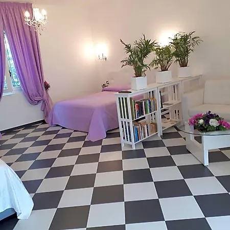 Giada לינה וארוחת בוקר 3*